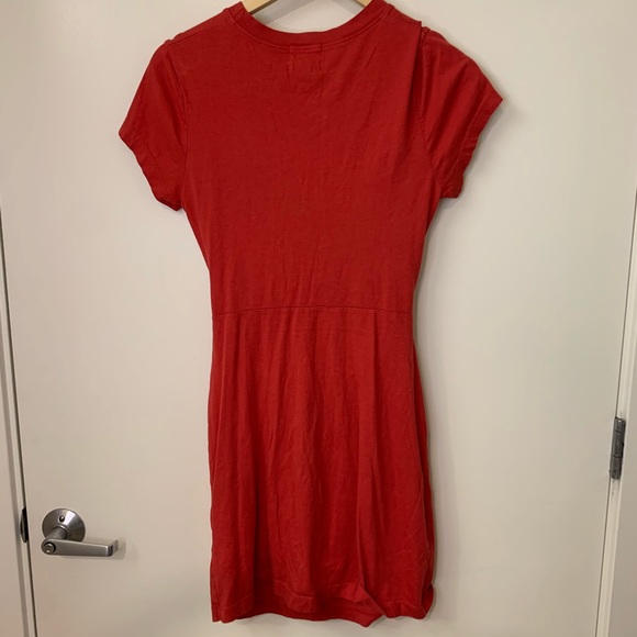 Casual Red Dress with Cutout - Picture 5 of 5